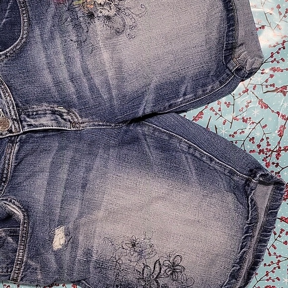 2 Jean Short Sets 1 Low Price - Picture 6 of 12